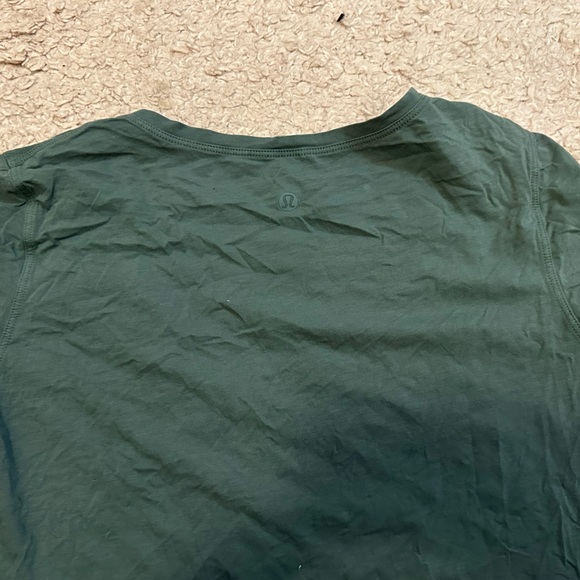 Lululemon dark green tie v neck size 4 - Picture 4 of 4